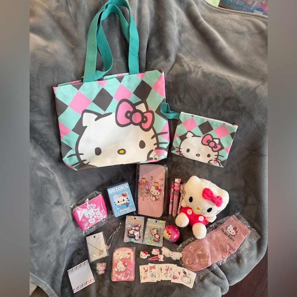 ❤️❤️Sanrio Hello Kitty Tote Bag and Accessories Set - Over 20 Items